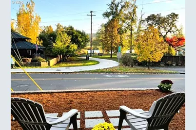 552 W D St, Springfield, OR 97477 - Photo 26