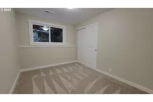 552 W D St, Springfield, OR 97477 - Photo 18