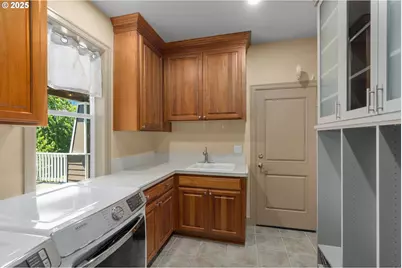 10027 NW Skyline Heights Dr, Portland, OR 97229 - Photo 18