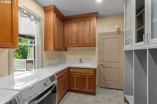 10027 NW Skyline Heights Dr, Portland, OR 97229 - Photo 18