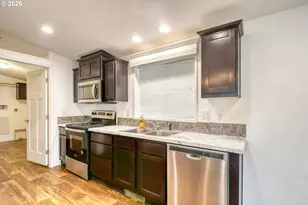 826 SE 10th St, Pendleton, OR 97801 - Photo 8