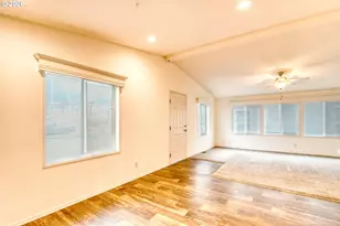 826 SE 10th St, Pendleton, OR 97801 - Photo 6