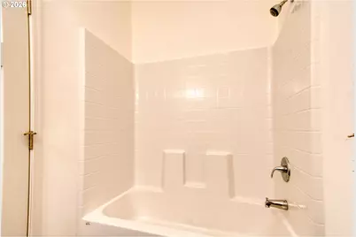 826 SE 10th St, Pendleton, OR 97801 - Photo 24