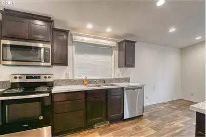 826 SE 10th St, Pendleton, OR 97801 - Photo 10