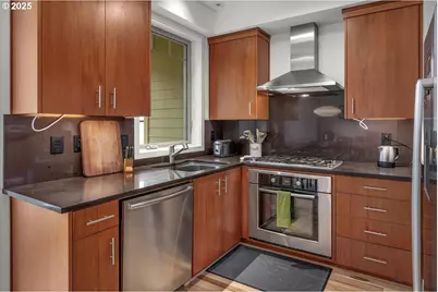 2416 SW Cedar St, Portland, OR 97205 - Photo 6