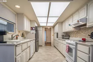 1213 NW Riverfront Dr, Roseburg, OR 97471 - Photo 18