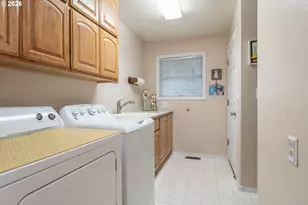 1213 NW Riverfront Dr, Roseburg, OR 97471 - Photo 24