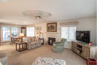 1213 NW Riverfront Dr, Roseburg, OR 97471 - Photo 8