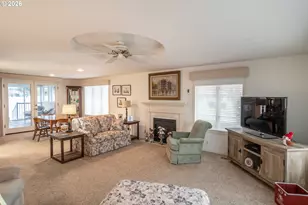 1213 NW Riverfront Dr, Roseburg, OR 97471 - Photo 8