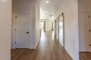 2898 NW Mount Ashland Ln, McMinnville, OR 97128 - Photo 2