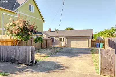 8027 SE Rhone St, Portland, OR 97206 - Photo 1