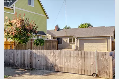 8027 SE Rhone St, Portland, OR 97206 - Photo 2