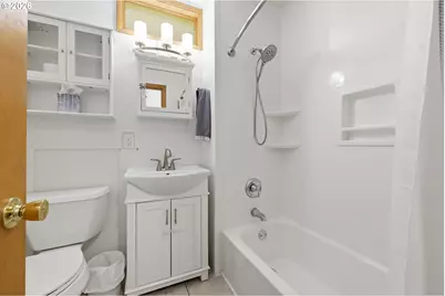 11824 NE Morris St, Portland, OR 97220 - Photo 18