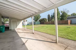 1949 SE Palmquist Rd, Gresham, OR 97080 - Photo 4