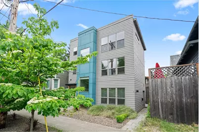 2885 NE Couch St, Portland, OR 97232 - Photo 2