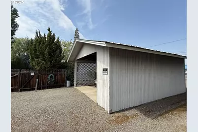 2076 Roberts Rd, Medford, OR 97504 - Photo 28