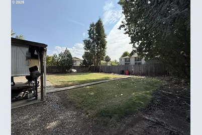 2076 Roberts Rd, Medford, OR 97504 - Photo 24