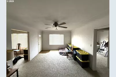 2076 Roberts Rd, Medford, OR 97504 - Photo 12