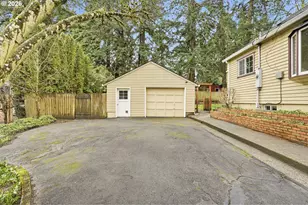 5820 SW Nevada Ct, Portland, OR 97219 - Photo 1