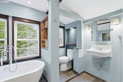 5820 SW Nevada Ct, Portland, OR 97219 - Photo 16