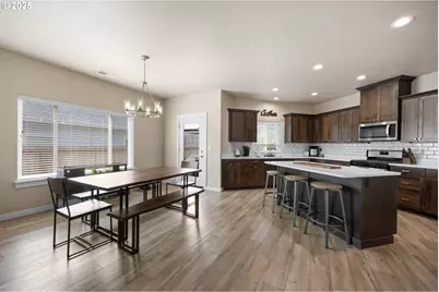 881 Medina Ave, Sutherlin, OR 97479 - Photo 6