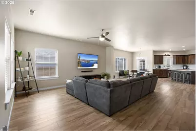 881 Medina Ave, Sutherlin, OR 97479 - Photo 4