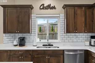 881 Medina Ave, Sutherlin, OR 97479 - Photo 8