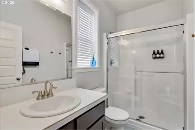 138 S 7th St, Carlton, OR 97111 - Photo 8