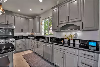 785 Marylhurst Dr, West Linn, OR 97068 - Photo 16