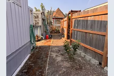 658 S 57th St #83, Springfield, OR 97478 - Photo 6