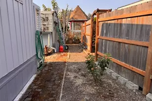 658 S 57th St, Springfield, OR 97478 - Photo 6