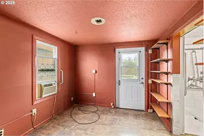 2665 C St, Springfield, OR 97477 - Photo 10