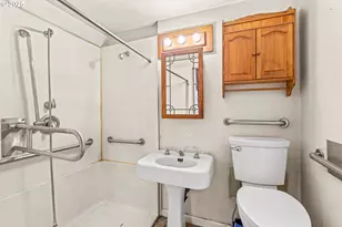 2665 C St, Springfield, OR 97477 - Photo 12