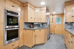 8401 SW Canyon Ln, Portland, OR 97225 - Photo 26