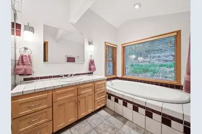 8401 SW Canyon Ln, Portland, OR 97225 - Photo 36