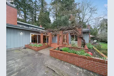 8401 SW Canyon Ln, Portland, OR 97225 - Photo 2