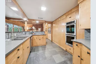 8401 SW Canyon Ln, Portland, OR 97225 - Photo 4