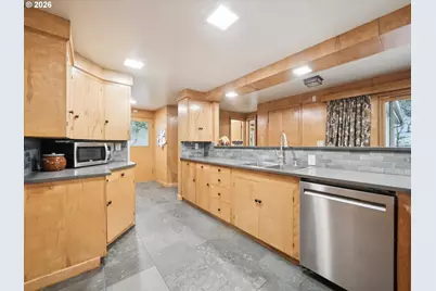 8401 SW Canyon Ln, Portland, OR 97225 - Photo 26