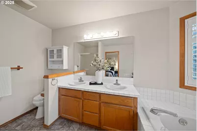 14390 Camden Ln, Lake Oswego, OR 97035 - Photo 24