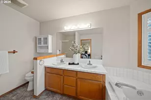 14390 Camden Ln, Lake Oswego, OR 97035 - Photo 24