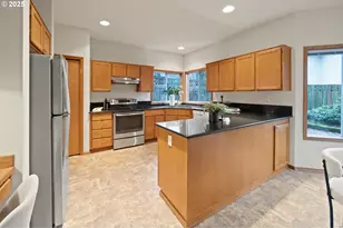 14390 Camden Ln, Lake Oswego, OR 97035 - Photo 10