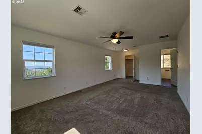 2750 SE Booth Ave, Roseburg, OR 97470 - Photo 20