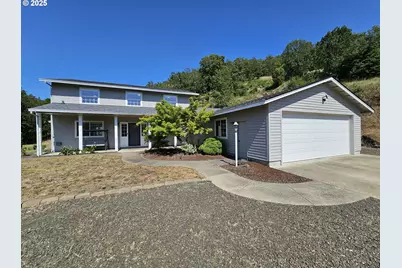 2750 SE Booth Ave, Roseburg, OR 97470 - Photo 2