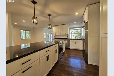 2750 SE Booth Ave, Roseburg, OR 97470 - Photo 10