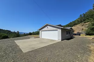 2750 SE Booth Ave, Roseburg, OR 97470 - Photo 36