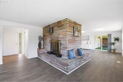682 Sunset Dr, Springfield, OR 97477 - Photo 8