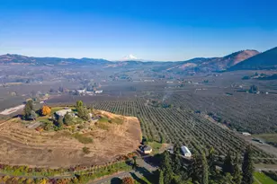 2650 Van Horn Dr, Hood River, OR 97031 - Photo 2