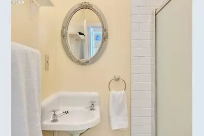 817 Exchange St, Astoria, OR 97103 - Photo 26