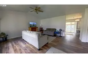 1216 E third Ave, Sutherlin, OR 97479 - Photo 4