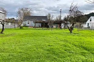 196 NE Flagg St, Roseburg, OR 97470 - Photo 6